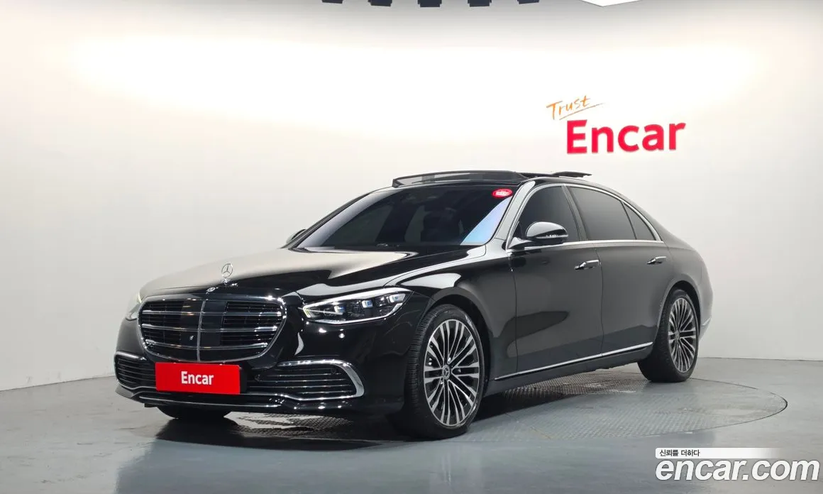 سيارة Mercedes-Benz معروضة من أوتوبان