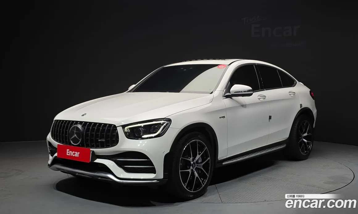 سيارة Mercedes-Benz معروضة من أوتوبان