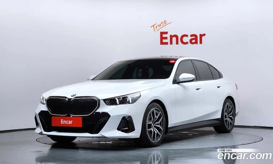 سيارة BMW معروضة من أوتوبان