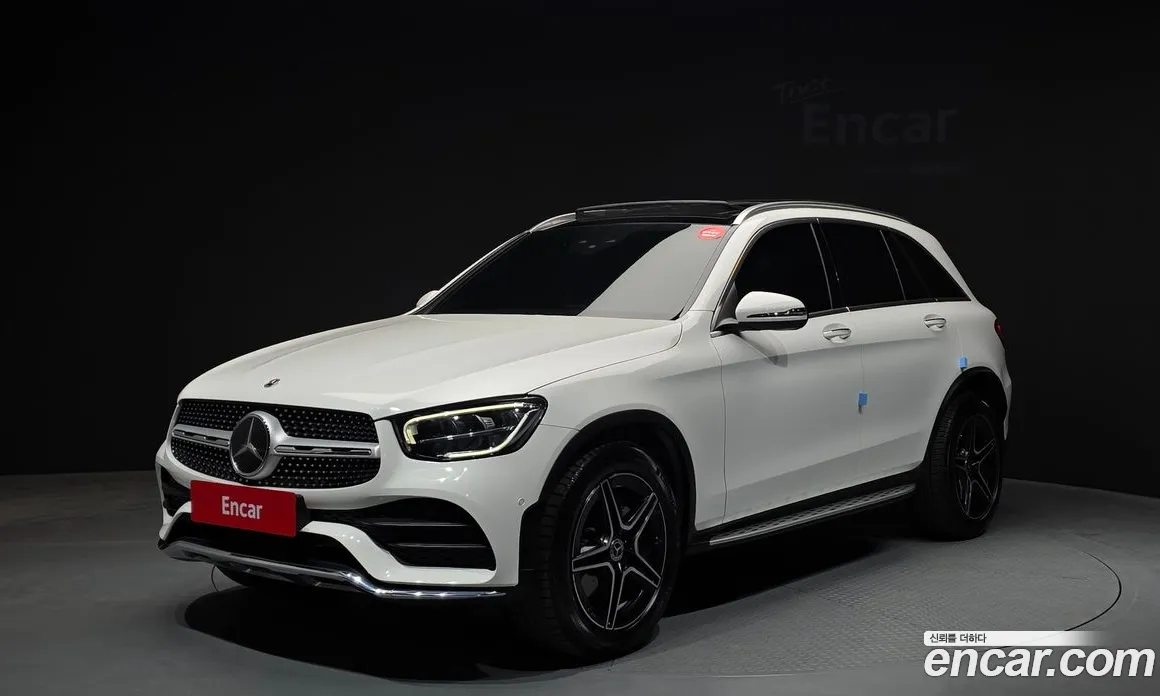 سيارة Mercedes-Benz معروضة من أوتوبان